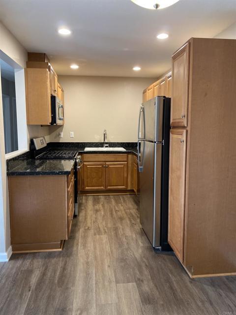 Building Photo - 2088 Montgomery Ave