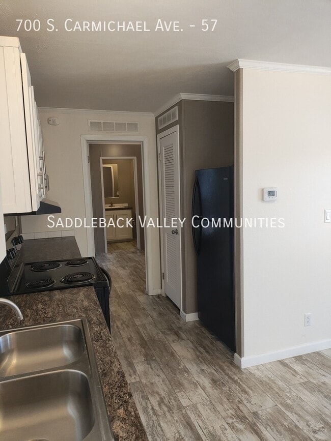 Building Photo - 700 S Carmichael Ave