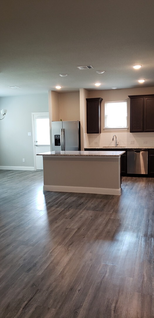 Building Photo - 4927 Sanger Cir Dr