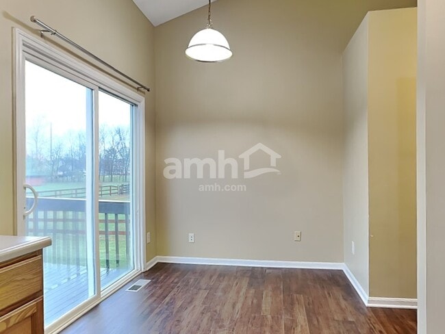 Building Photo - 4695 Woodfield Dr