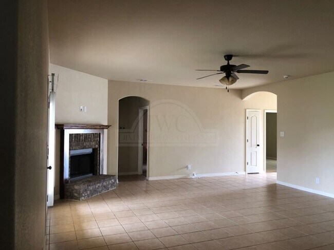 Building Photo - 301 Vega Ln