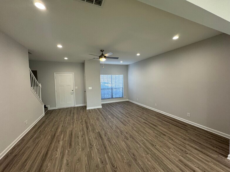 Building Photo - 126 Le Club Dr