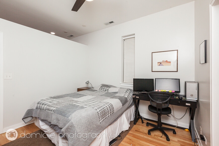 Building Photo - 1510 N Greenview Ave