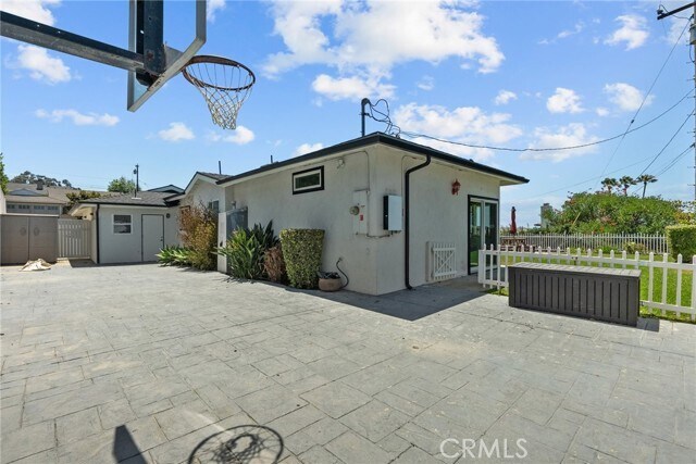 Building Photo - 321 Vía San Sebastian