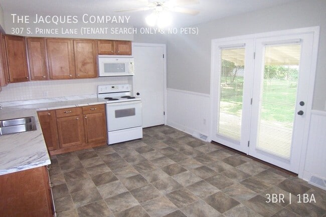 Building Photo - 307 S Prince Ln