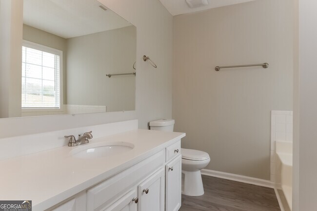 Building Photo - 105 Timberwood Dr