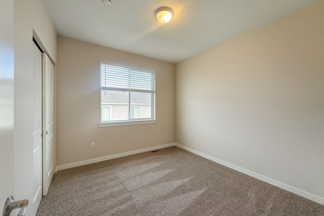 Building Photo - Modern Comfort Meets Convenience