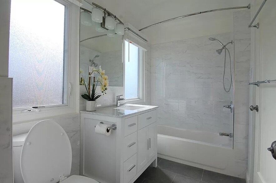 Updated Master Bathroom - 3110 Ocean Ave