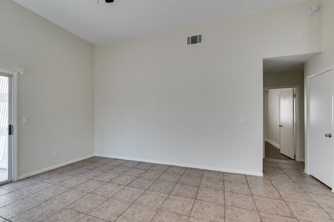Building Photo - Charming 3-Bedroom Single-Story Home in Elkhorn!