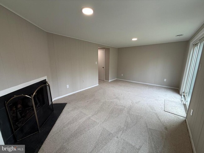 Building Photo - 4924 McFarland Dr