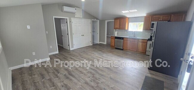 Building Photo - 206 Azalea St