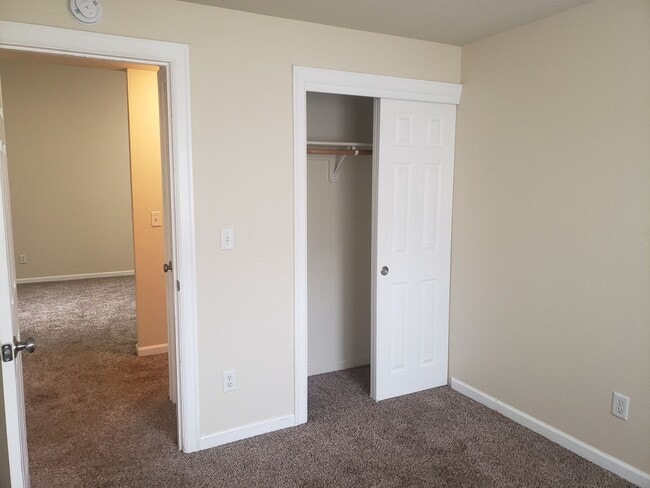 Building Photo - **PENDING** Great West Slope Condo!