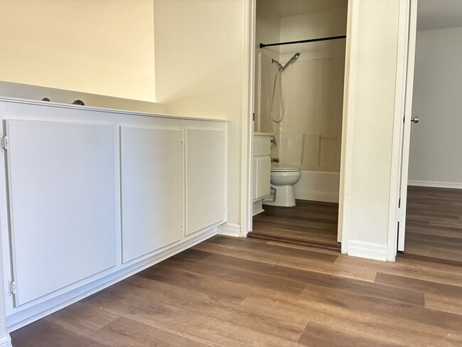 Building Photo - Newly Updated 4-bedroom, 3-bathroom home located in a great area of San Bernardino