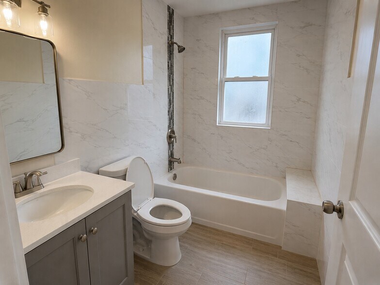 FULL BATHROOM - 55 Stockman Pl