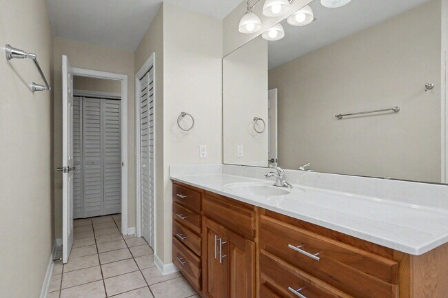 Building Photo - 6 Pinehurst Dr