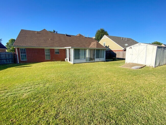 Building Photo - 3 bed, 2 bath house with fresh paint, appliances in Southaven