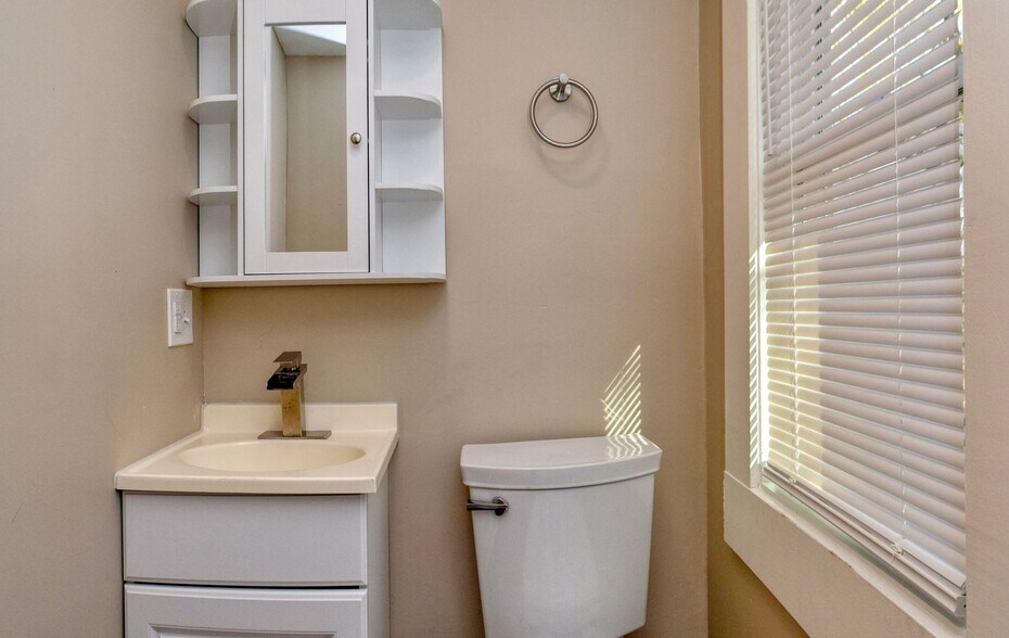 Building Photo - Bates-Hendricks/Newly Remodeled 3 Bedroom Half Double