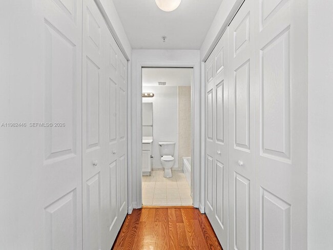 Building Photo - 215 SW 42nd Ave