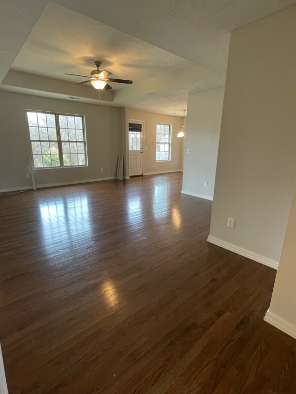 Building Photo - 752 N Cox Ave