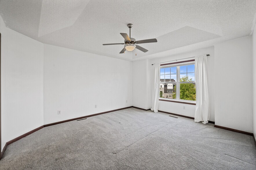 Building Photo - 11917 Emery Village Dr N
