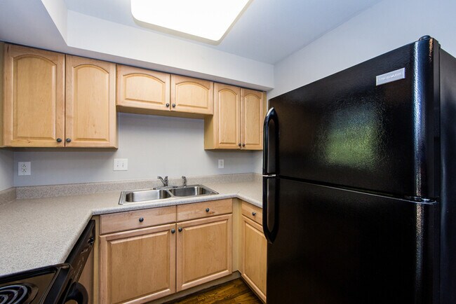 Building Photo - Charming 2BD/1BA Townhouse at Cotswold!