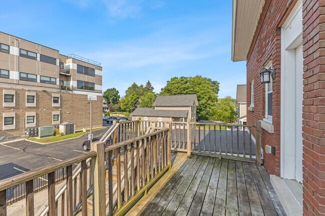 Building Photo - 835 Cherry St SE