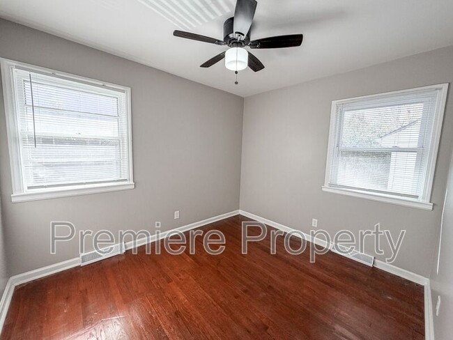 Building Photo - 704 N Pearl St