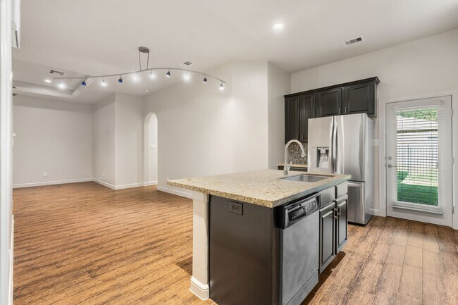 Building Photo - 2934 Whitman Dr