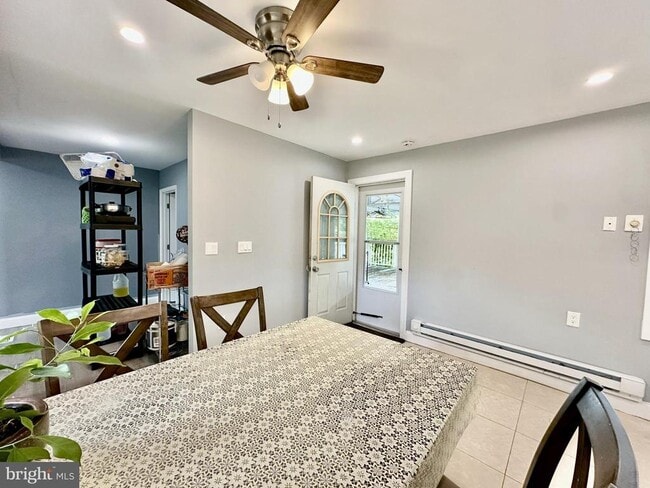 Building Photo - 633 Durham Rd