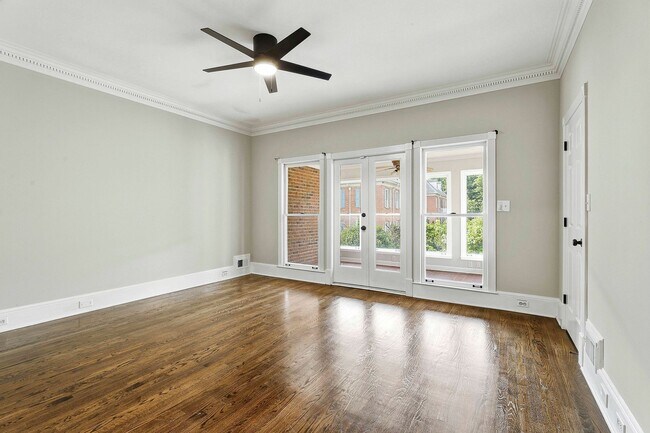Building Photo - Charming 3BR Townhome with Elevator in the Heart of Fayetteville