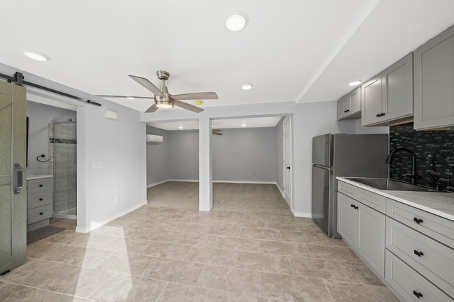 Building Photo - 3802 Bayshore Dr