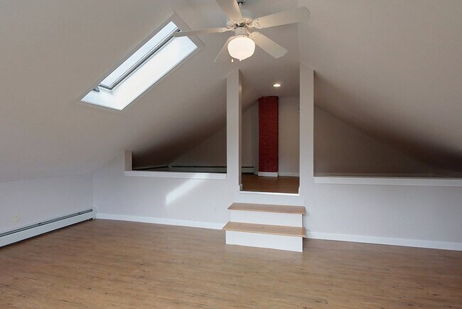 Building Photo - 520 Main St