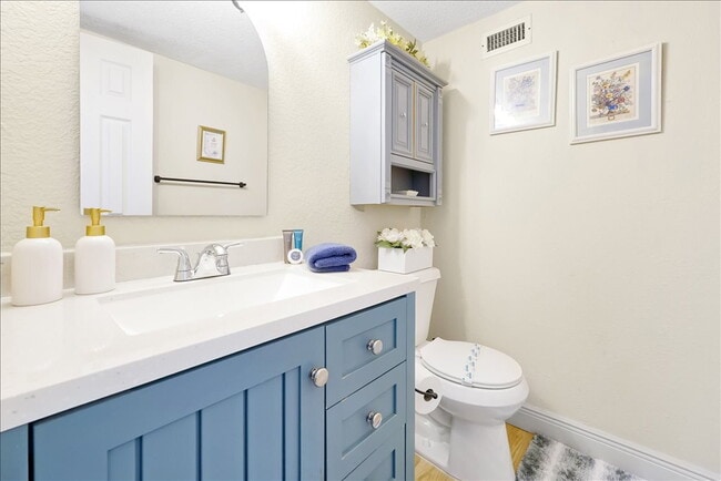 Building Photo - "ALL UTILITIES INCLUDED & Fully Furnished! Stunning 4-Bed, 3-Bath Townhome in Haines City"
