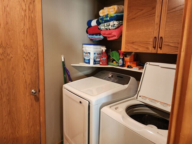 Building Photo - Riverfront - FALL SPECIAL - $250/OFF FIRST...
