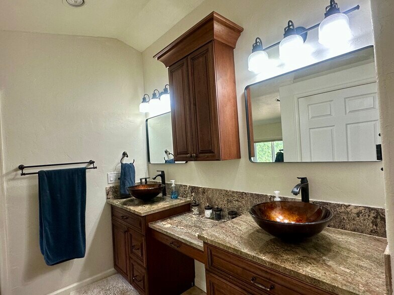 Building Photo - 12683 Fulford Ct