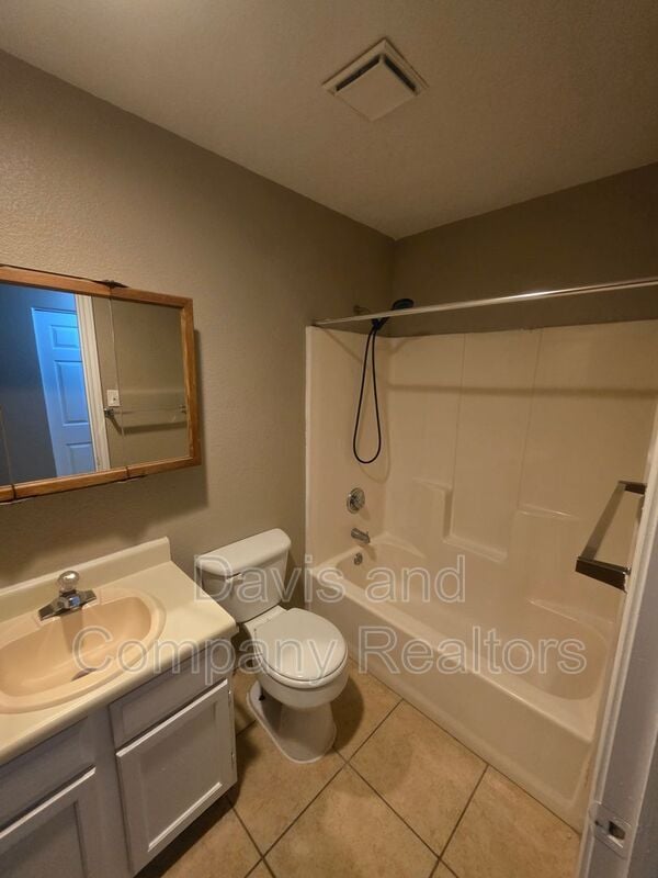 Building Photo - 4422 Fairgate Dr