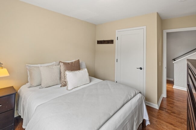 Building Photo - 3035 Ribera Rd