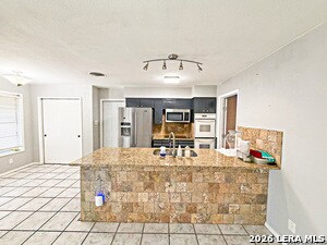 Building Photo - 4230 Havenview Dr