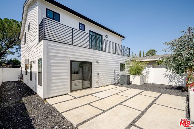 Building Photo - 5826 Craner Ave