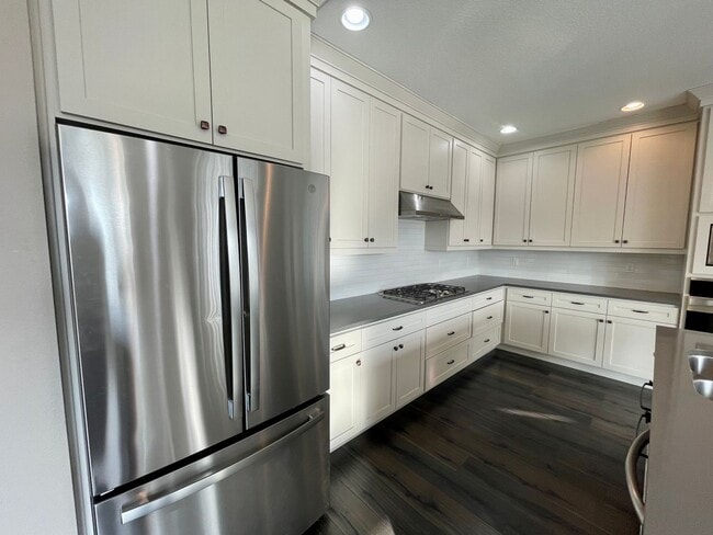 Building Photo - Beautiful Single Story Home!! 3 bed/2 bath with Open Floor Plan and Large Yard!!