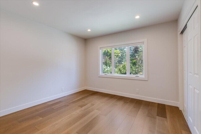 Building Photo - 1210 Larnel Pl