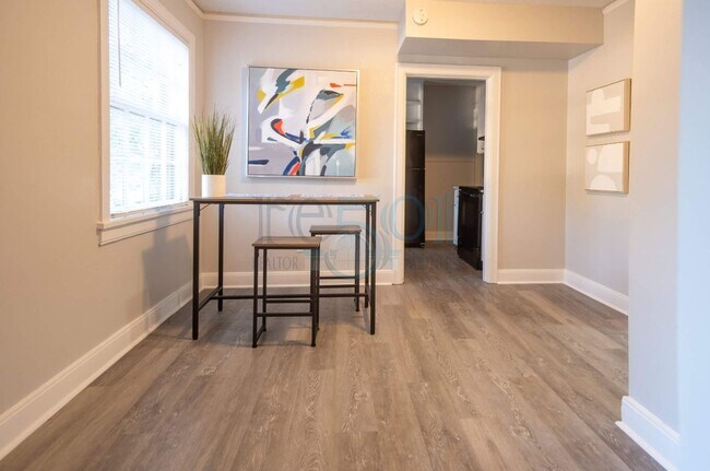 Building Photo - Wonderful Apartment in Hillcrest!