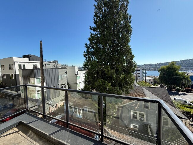 Building Photo - 655 Crockett St