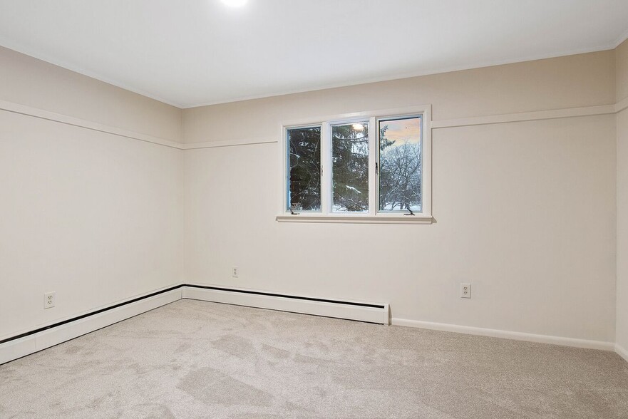 Building Photo - 4489 Pompey Center Rd