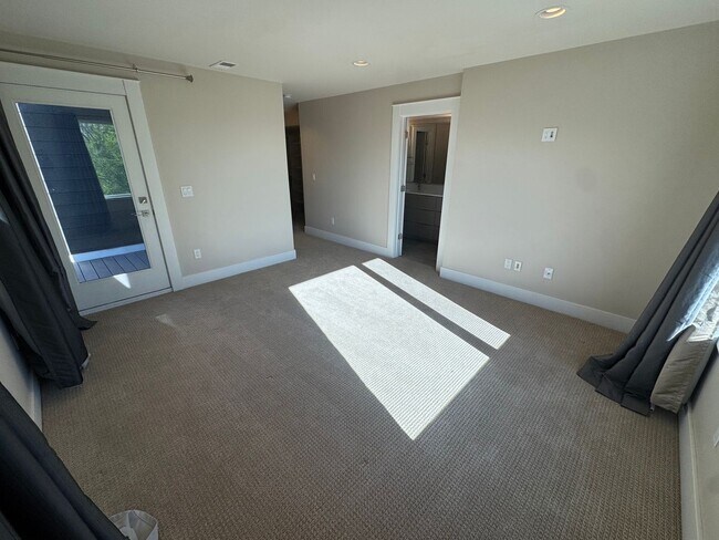 Building Photo - Perfect Sloan Lake Home with all the features and great views