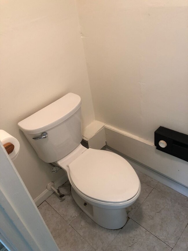 Building Photo - 3901 W Ridge Rd