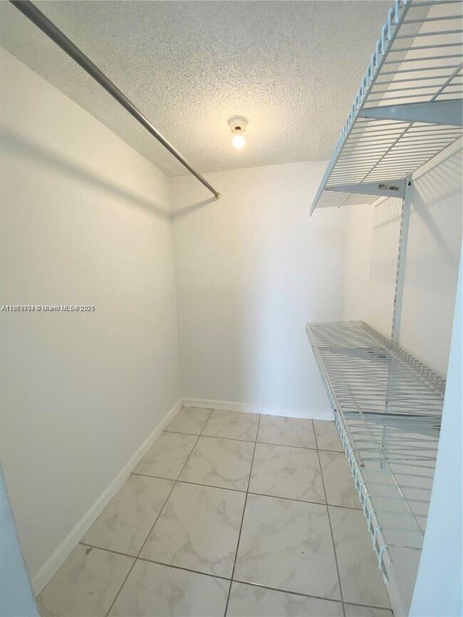 Building Photo - 13499 Biscayne Blvd