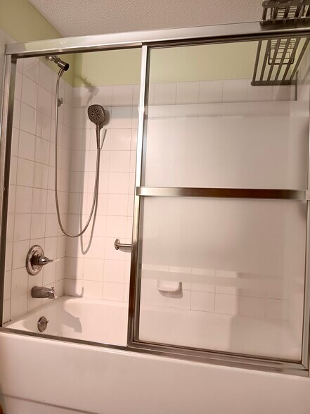 Bathtub - 1425 W 28th St