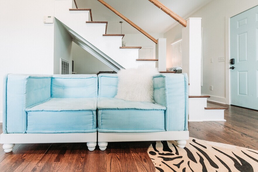 Building Photo - 902B Shelby Ave