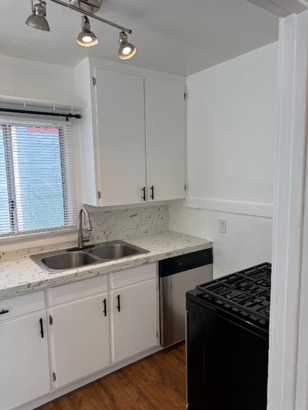 Building Photo - 4543 1/2 Alumni Ave